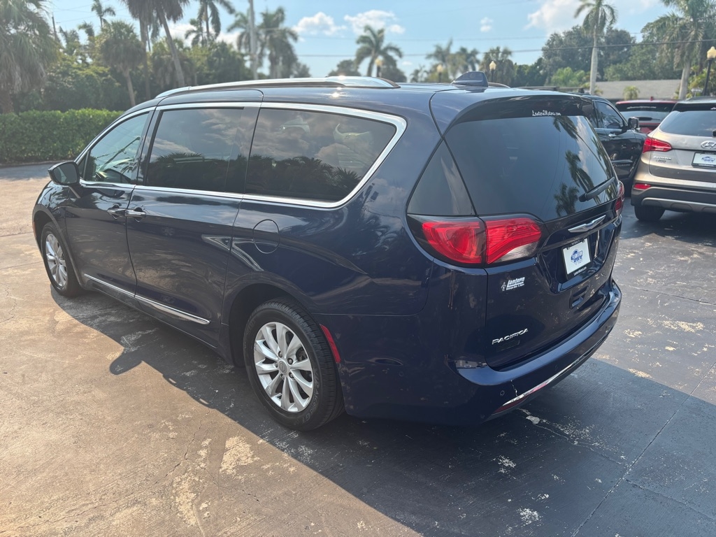 2019 Chrysler Pacifica Touring L photo 4