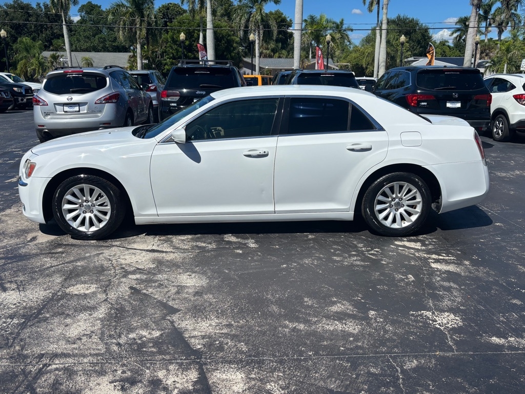 2014 Chrysler 300 photo 2