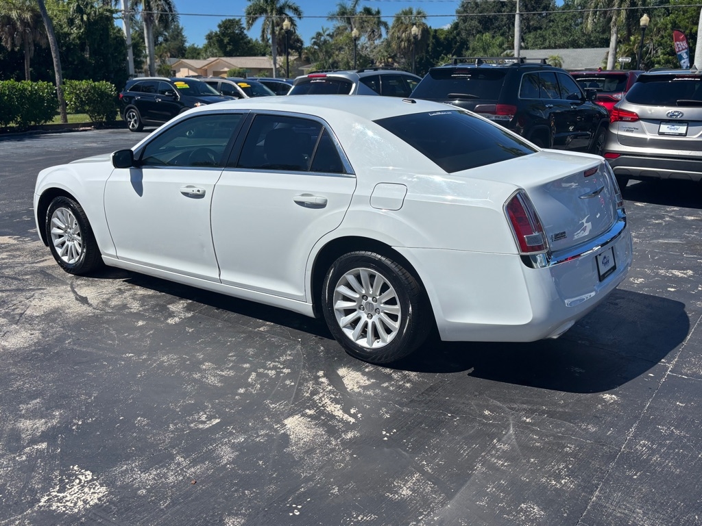 2014 Chrysler 300 photo 3