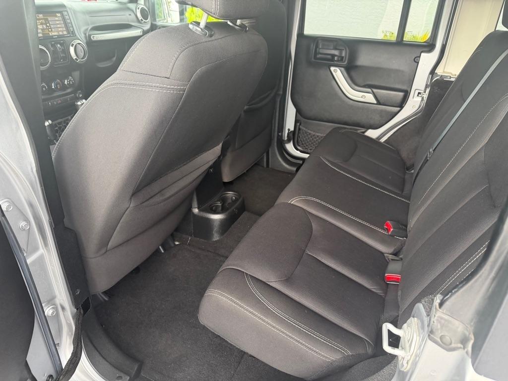 Jeep Wrangler 4WD 4dr Sahara 2015