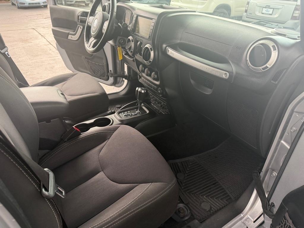 Jeep Wrangler 4WD 4dr Sahara 2015