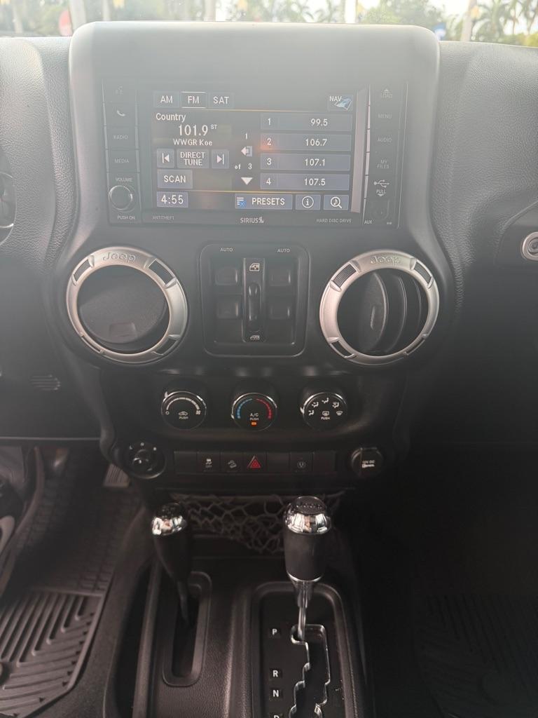 Jeep Wrangler 4WD 4dr Sahara 2015