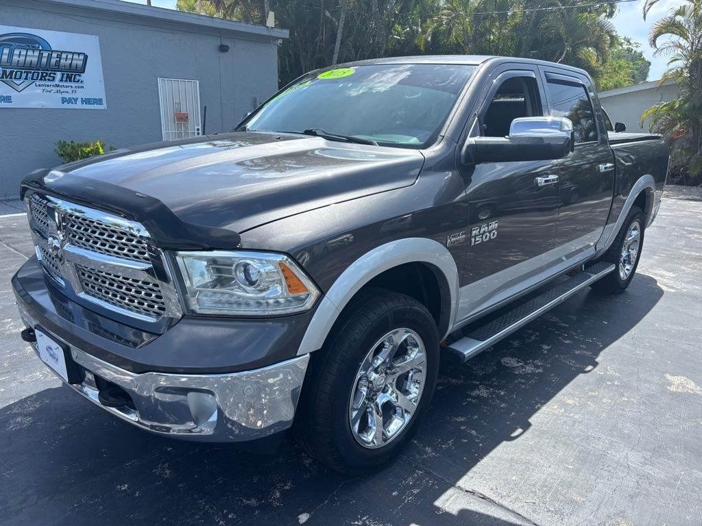 RAM 1500 4WD Crew Cab 140.5" Laramie 2015