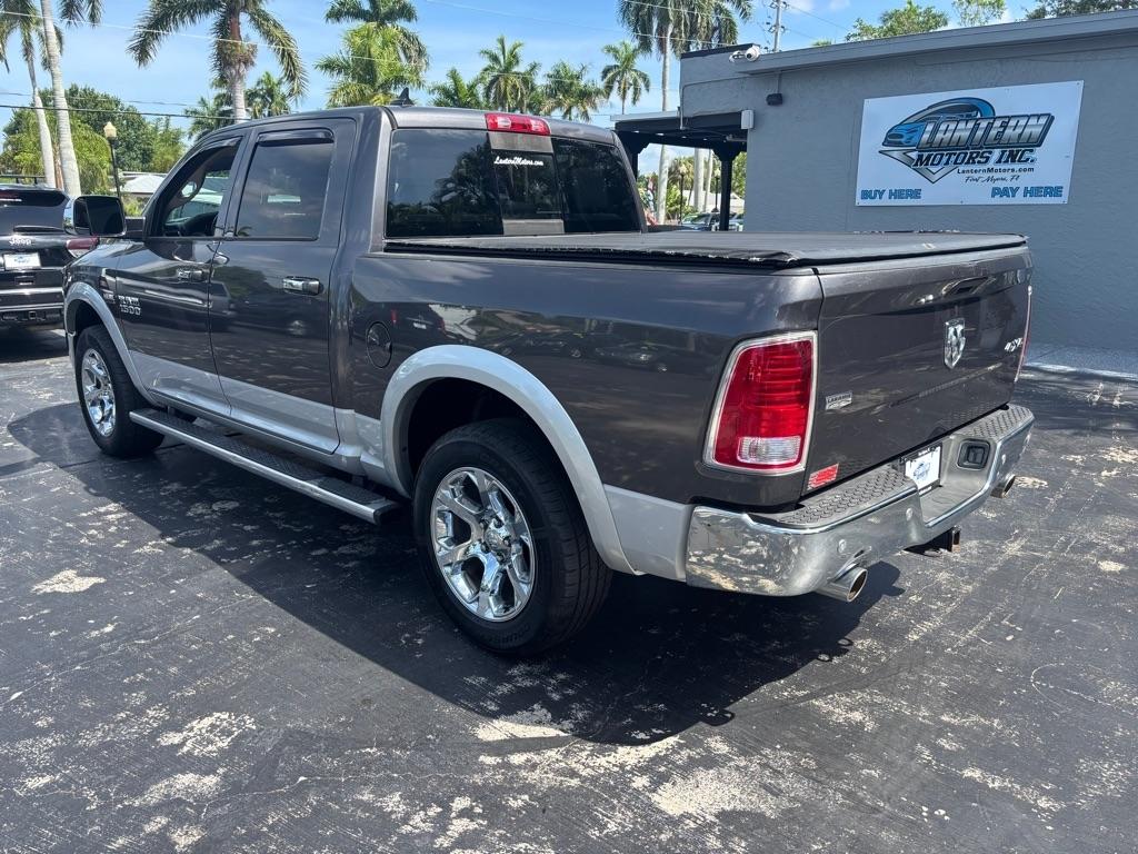 RAM 1500 4WD Crew Cab 140.5" Laramie 2015