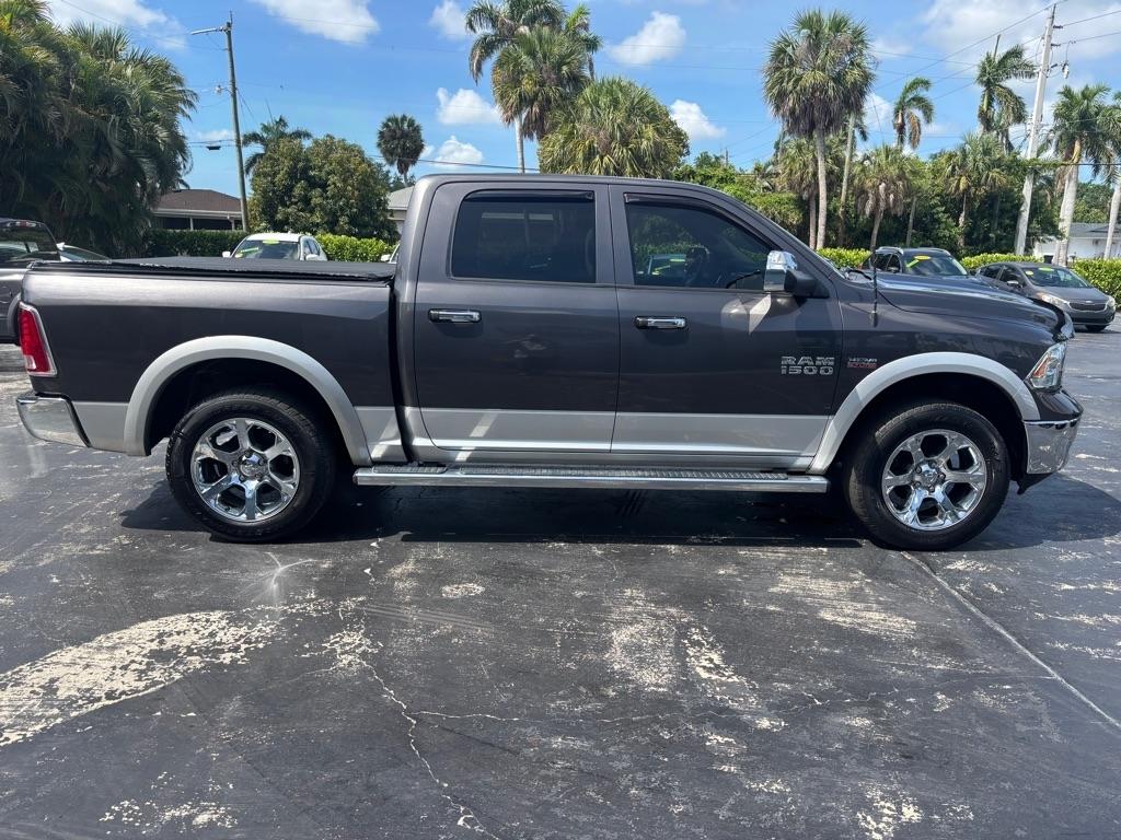 RAM 1500 4WD Crew Cab 140.5" Laramie 2015