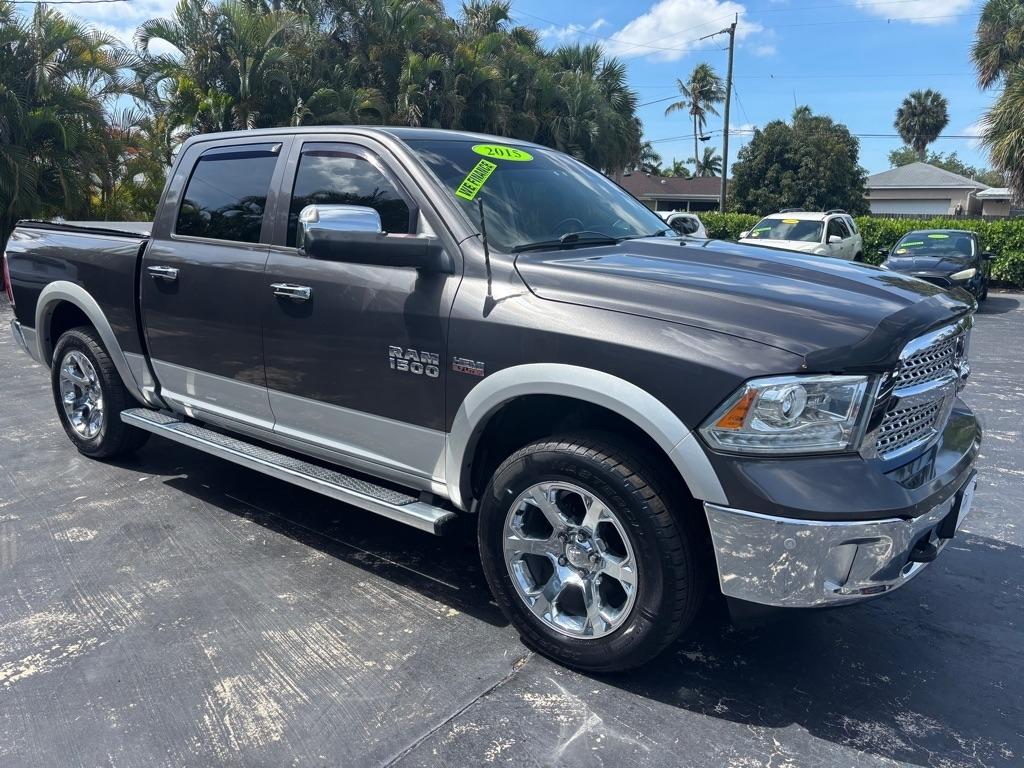 RAM 1500 4WD Crew Cab 140.5" Laramie 2015