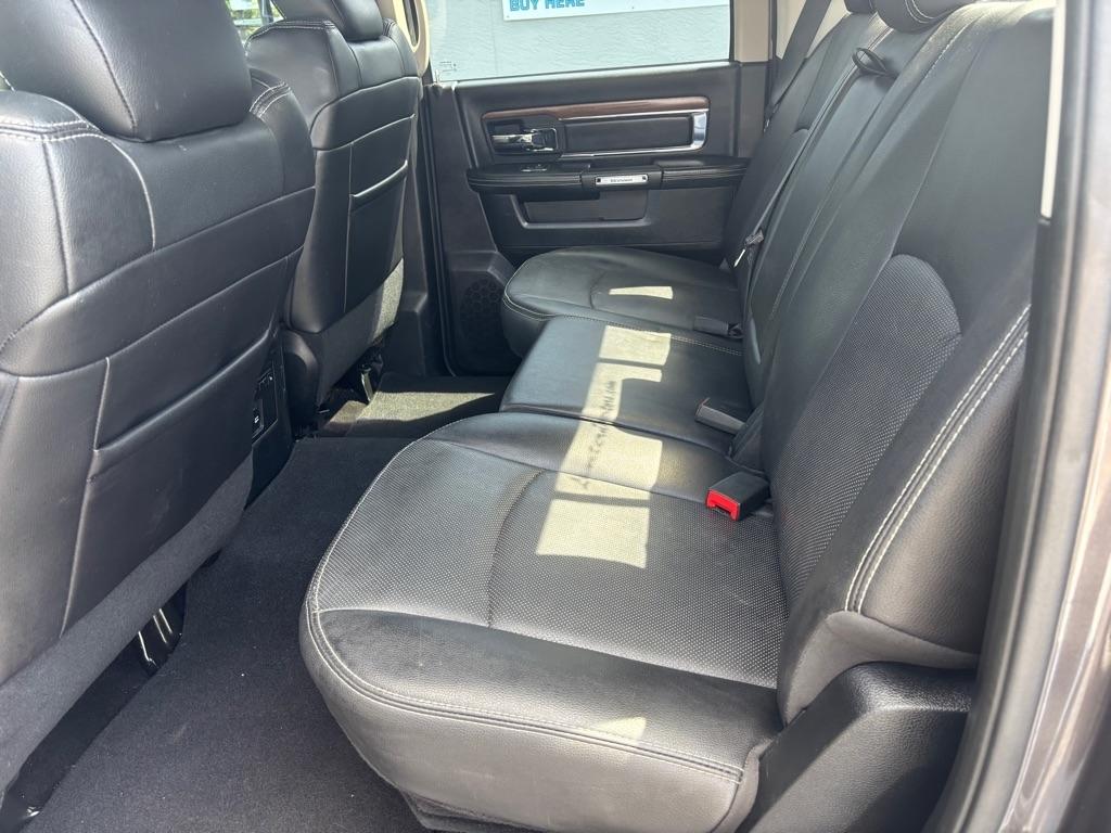 RAM 1500 4WD Crew Cab 140.5" Laramie 2015