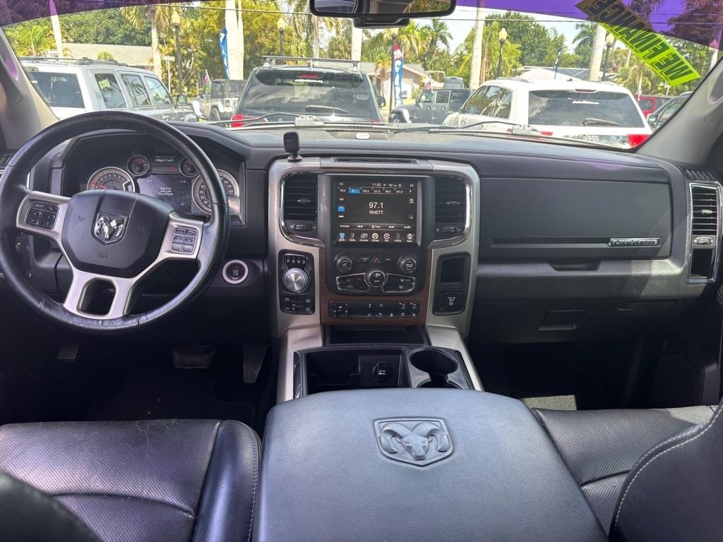 RAM 1500 4WD Crew Cab 140.5" Laramie 2015
