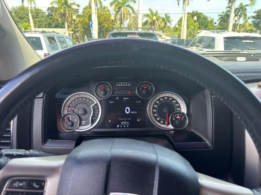 RAM 1500 4WD Crew Cab 140.5" Laramie 2015