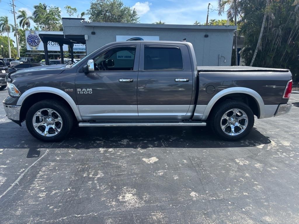 RAM 1500 4WD Crew Cab 140.5" Laramie 2015