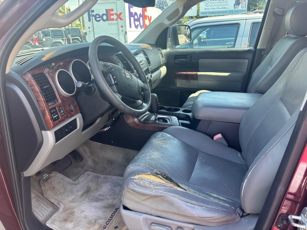 Toyota Sequoia  2010