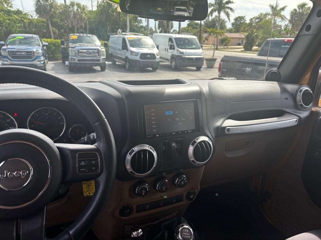 Jeep Wrangler 4WD 2dr Sahara 2014