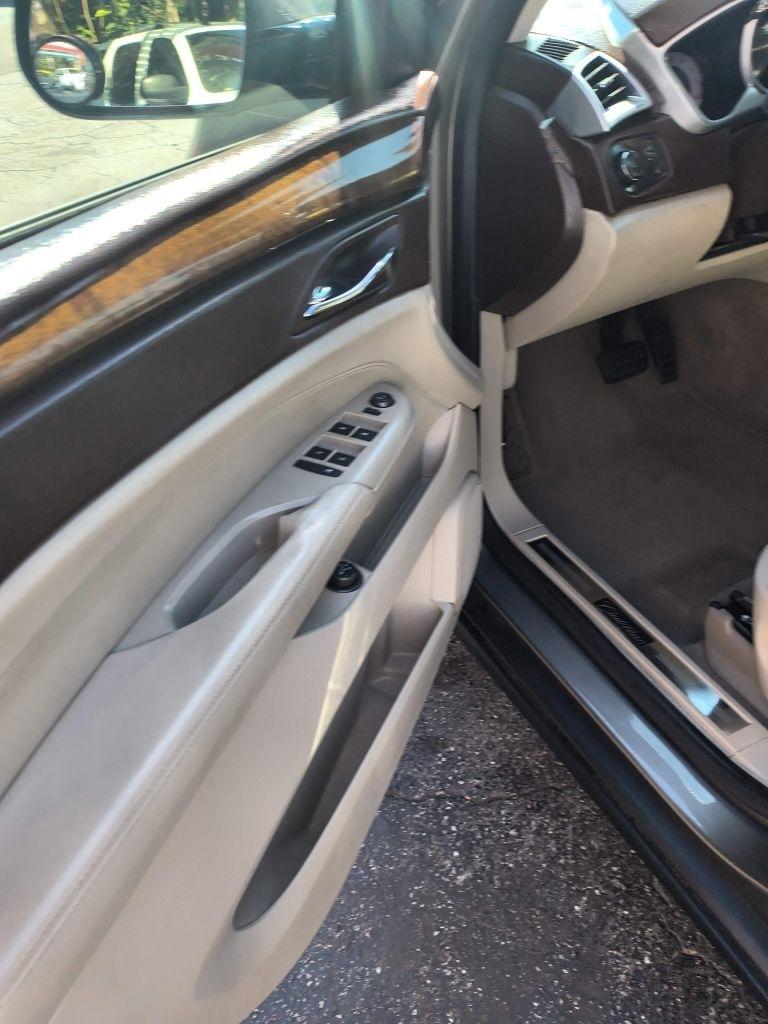Cadillac SRX FWD 4dr Premium Collection 2011
