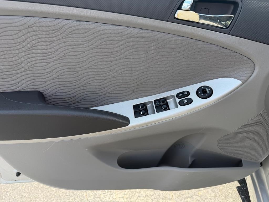 Hyundai Accent 4dr Sdn Auto GLS 2013