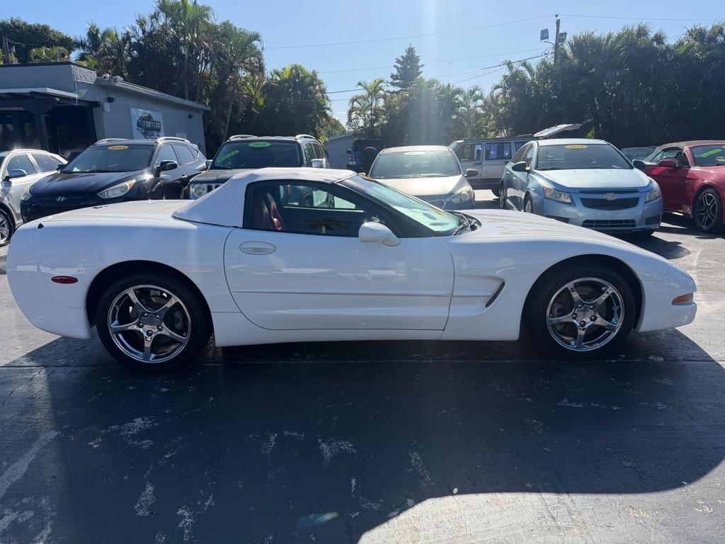 Chevrolet Corvette 2dr Convertible 2002