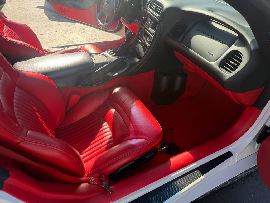 Chevrolet Corvette 2dr Convertible 2002