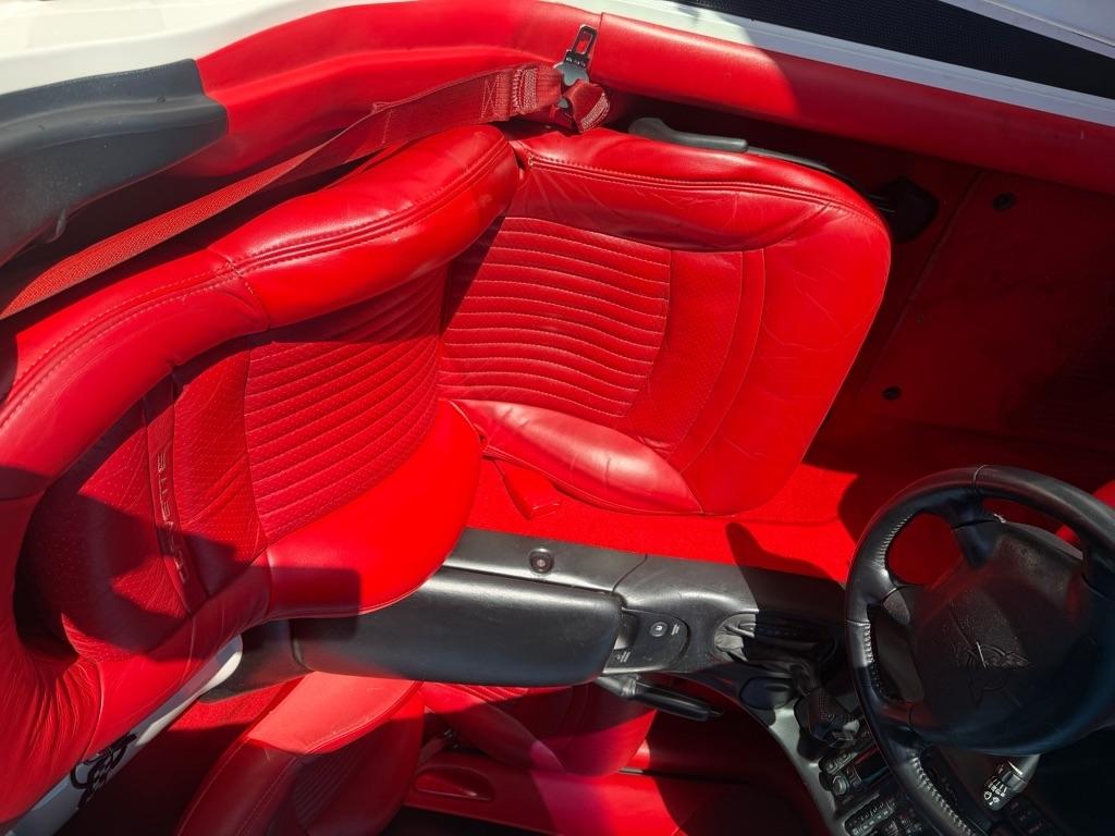 Chevrolet Corvette 2dr Convertible 2002
