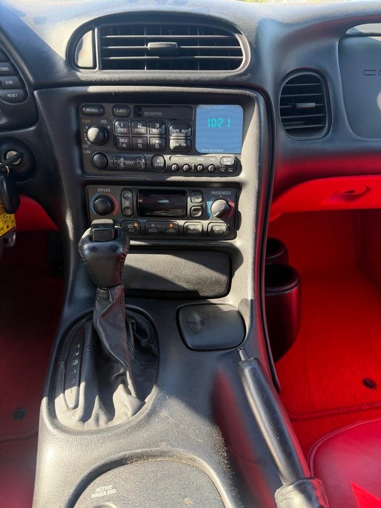 Chevrolet Corvette 2dr Convertible 2002