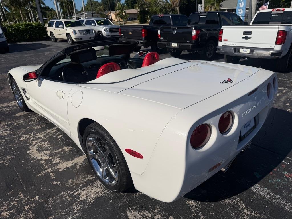 Chevrolet Corvette 2dr Convertible 2002