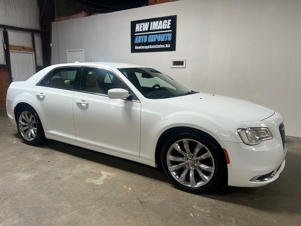 Chrysler 300 Touring L RWD *Ltd Avail* 2019
