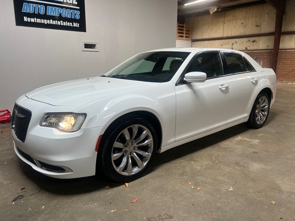 Chrysler 300 Touring L RWD *Ltd Avail* 2019
