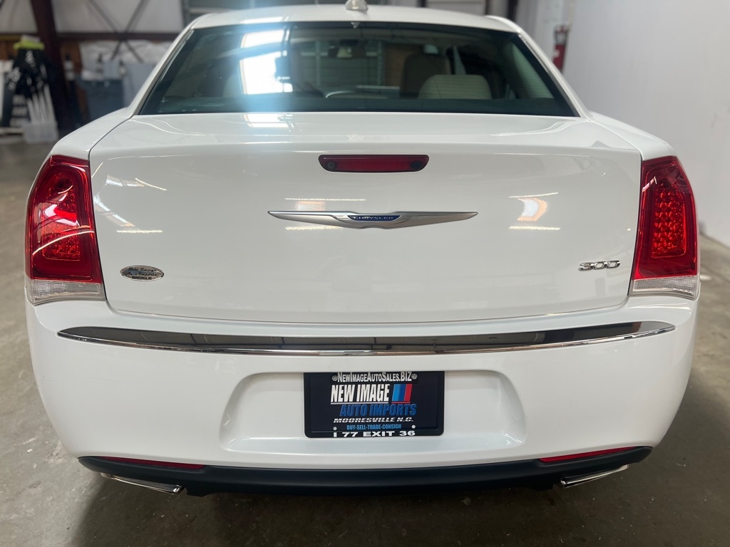 Chrysler 300 Touring L RWD *Ltd Avail* 2019