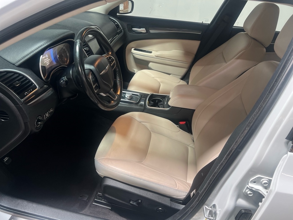 Chrysler 300 Touring L RWD *Ltd Avail* 2019
