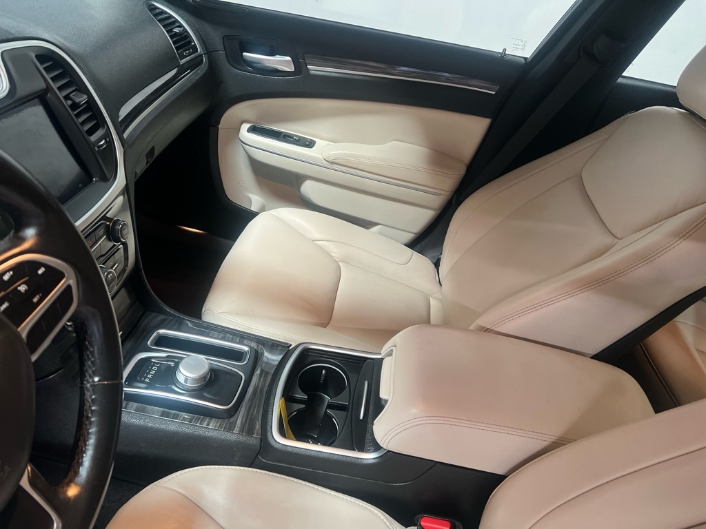 Chrysler 300 Touring L RWD *Ltd Avail* 2019