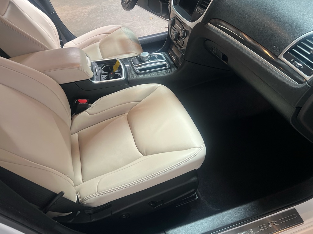 Chrysler 300 Touring L RWD *Ltd Avail* 2019