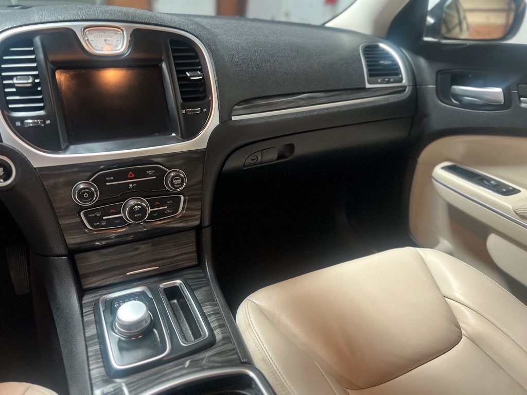 Chrysler 300 Touring L RWD *Ltd Avail* 2019