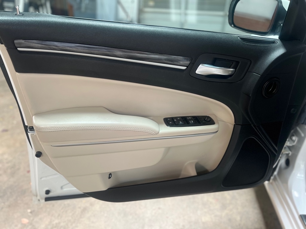 Chrysler 300 Touring L RWD *Ltd Avail* 2019