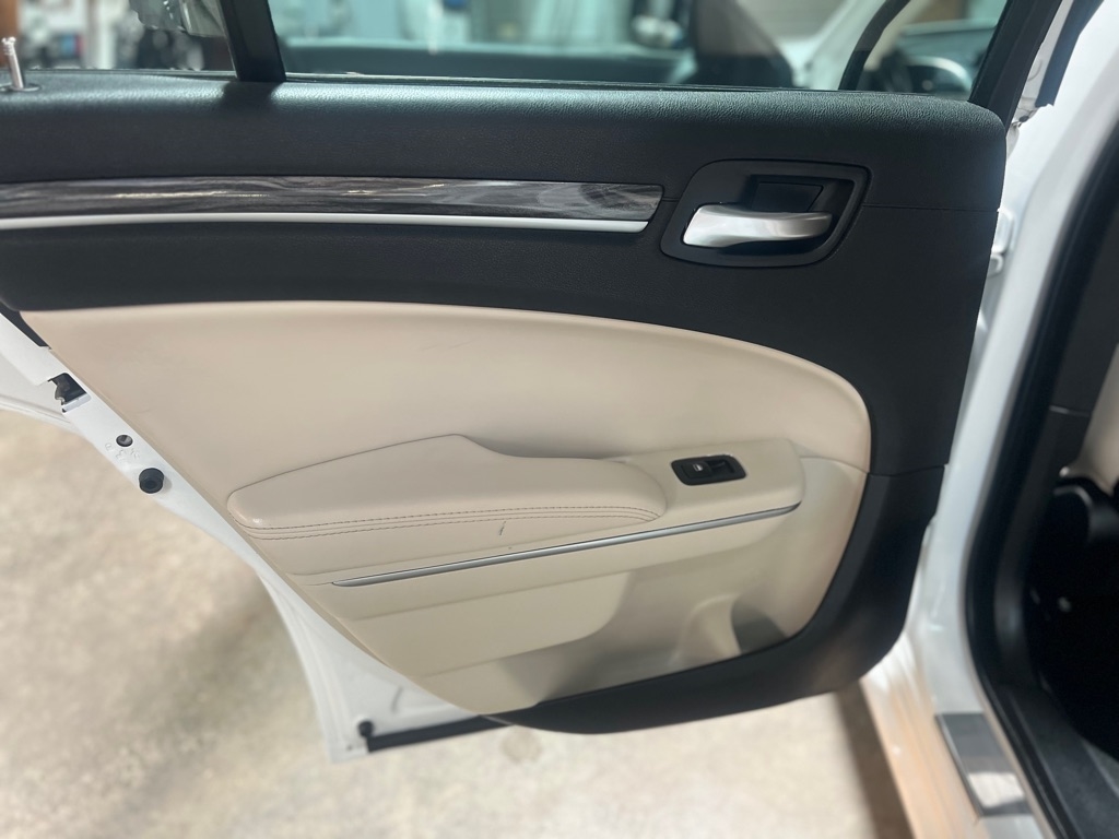 Chrysler 300 Touring L RWD *Ltd Avail* 2019