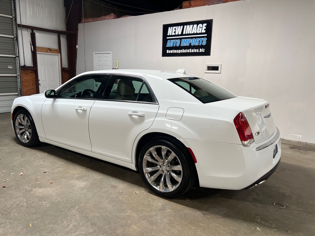 Chrysler 300 Touring L RWD *Ltd Avail* 2019