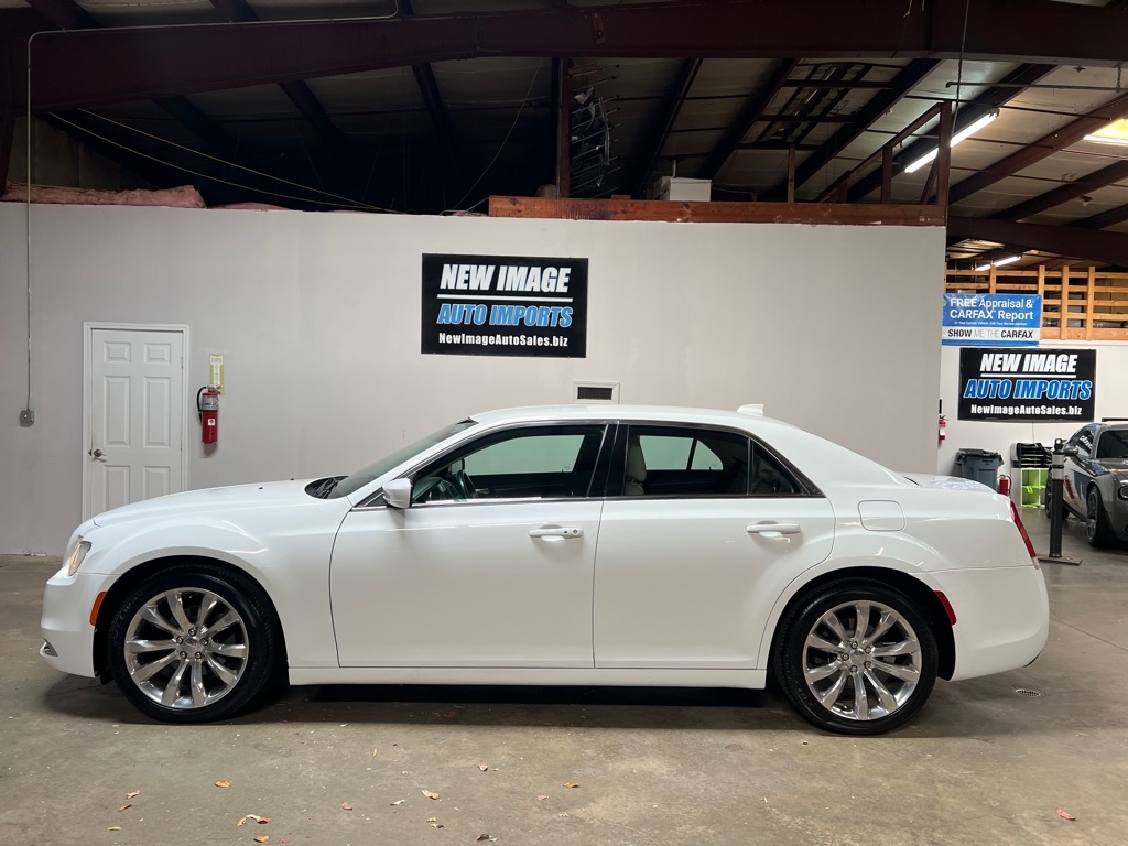 Chrysler 300 Touring L RWD *Ltd Avail* 2019