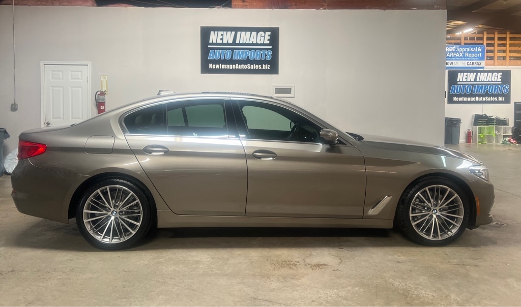 2019 BMW 5 Series 530i's photo