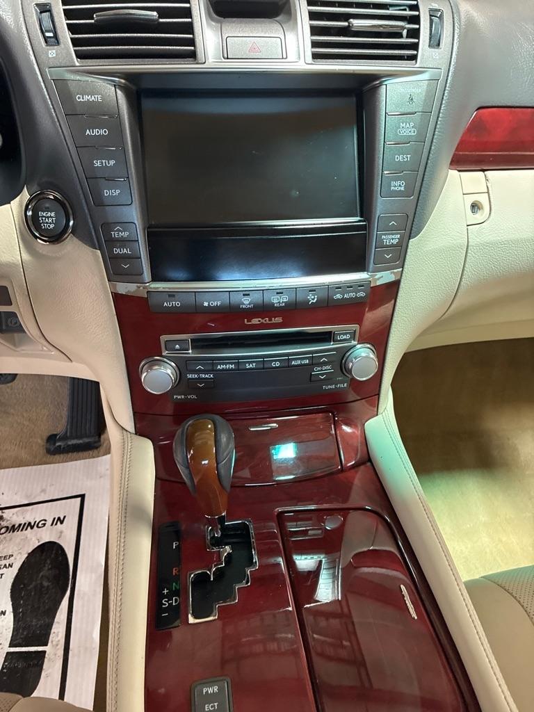 Lexus LS 460 4dr Sdn RWD 2012