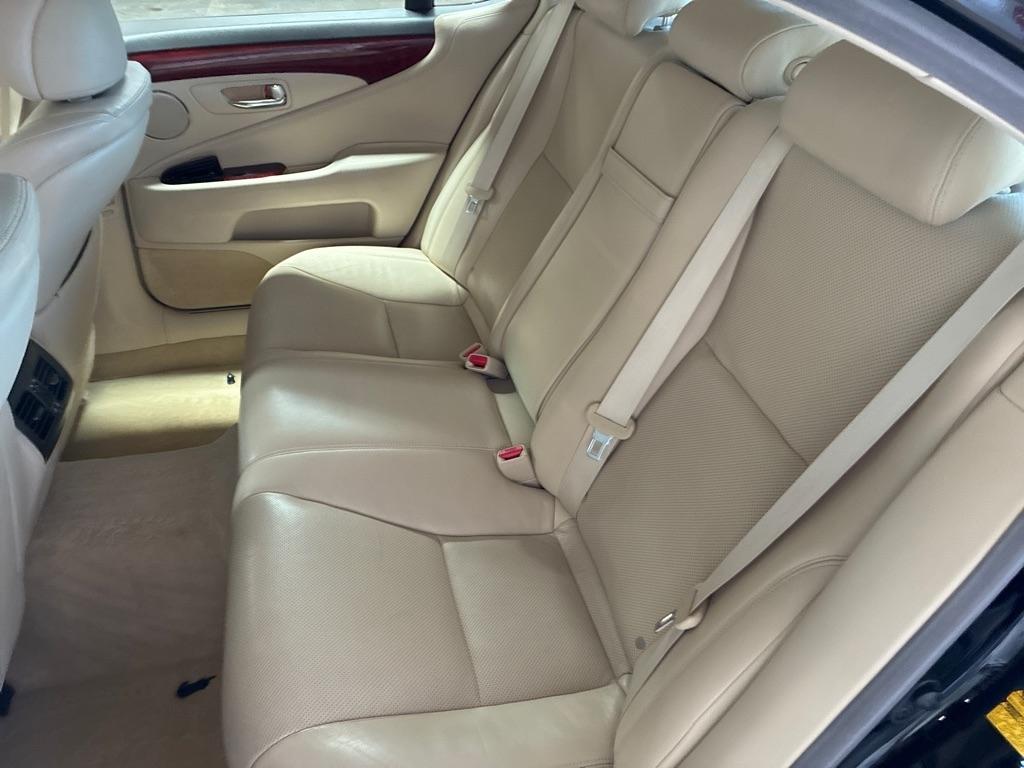 Lexus LS 460 4dr Sdn RWD 2012