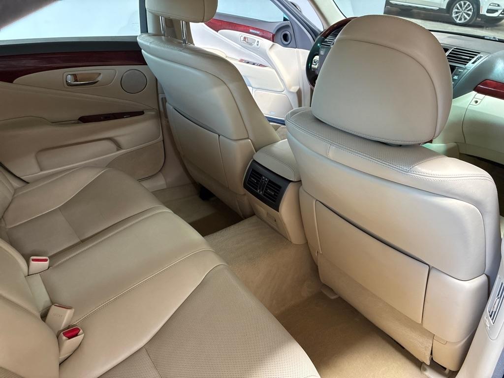 Lexus LS 460 4dr Sdn RWD 2012