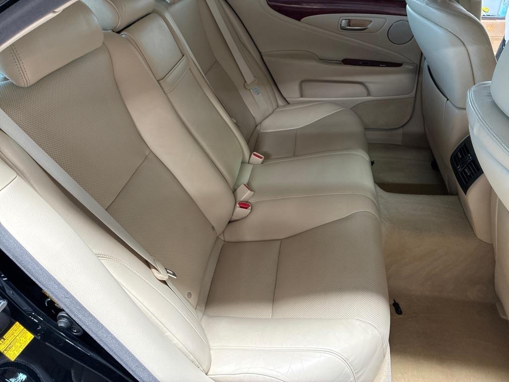 Lexus LS 460 4dr Sdn RWD 2012