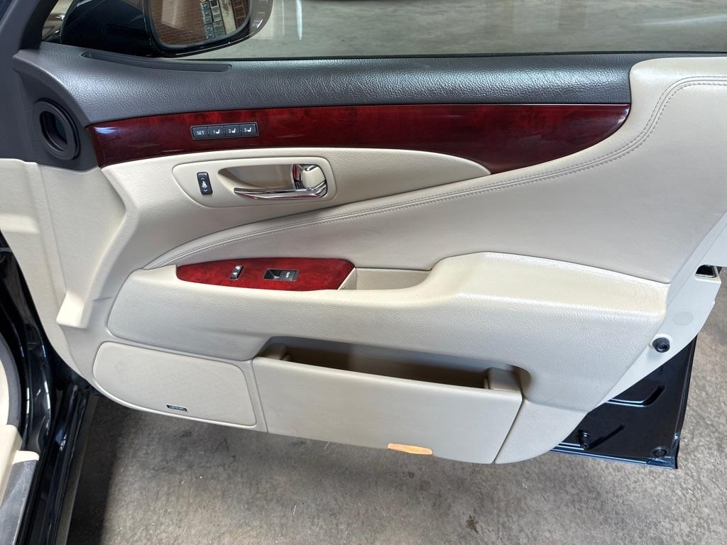 Lexus LS 460 4dr Sdn RWD 2012