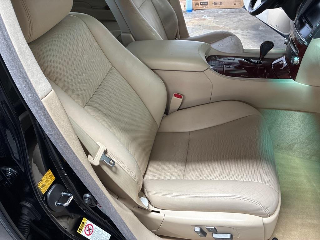 Lexus LS 460 4dr Sdn RWD 2012