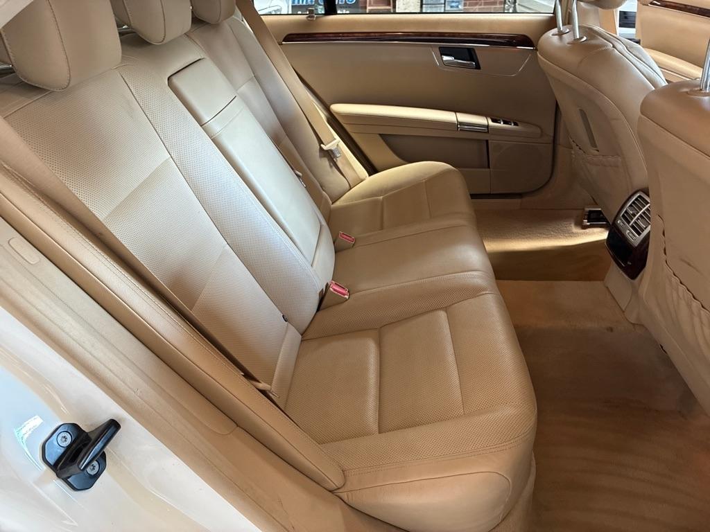 Mercedes-Benz S-Class 4dr Sdn S 550 RWD 2011