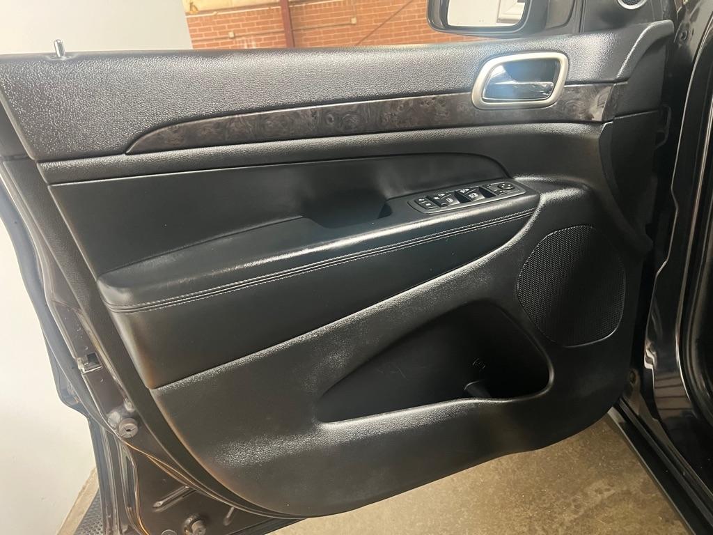 Jeep Grand Cherokee 4WD 4dr Laredo 2012