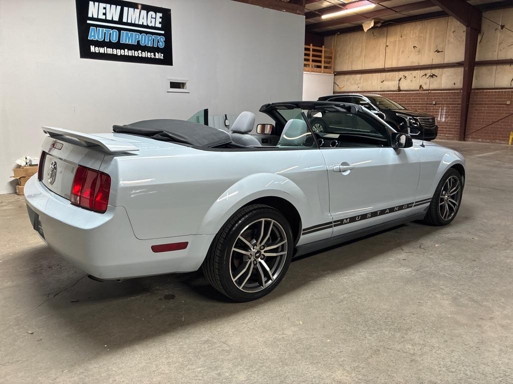 Ford Mustang 2dr Conv Deluxe 2005