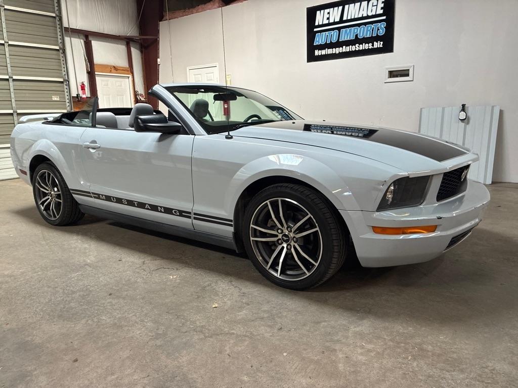 Ford Mustang 2dr Conv Deluxe 2005