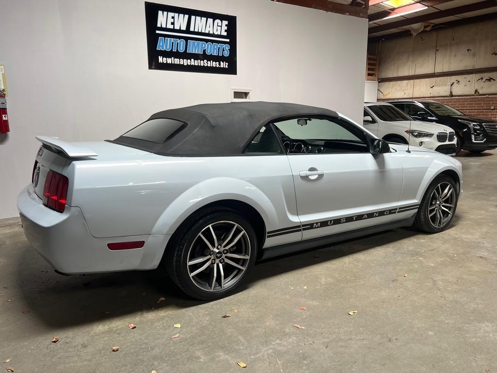 Ford Mustang 2dr Conv Deluxe 2005