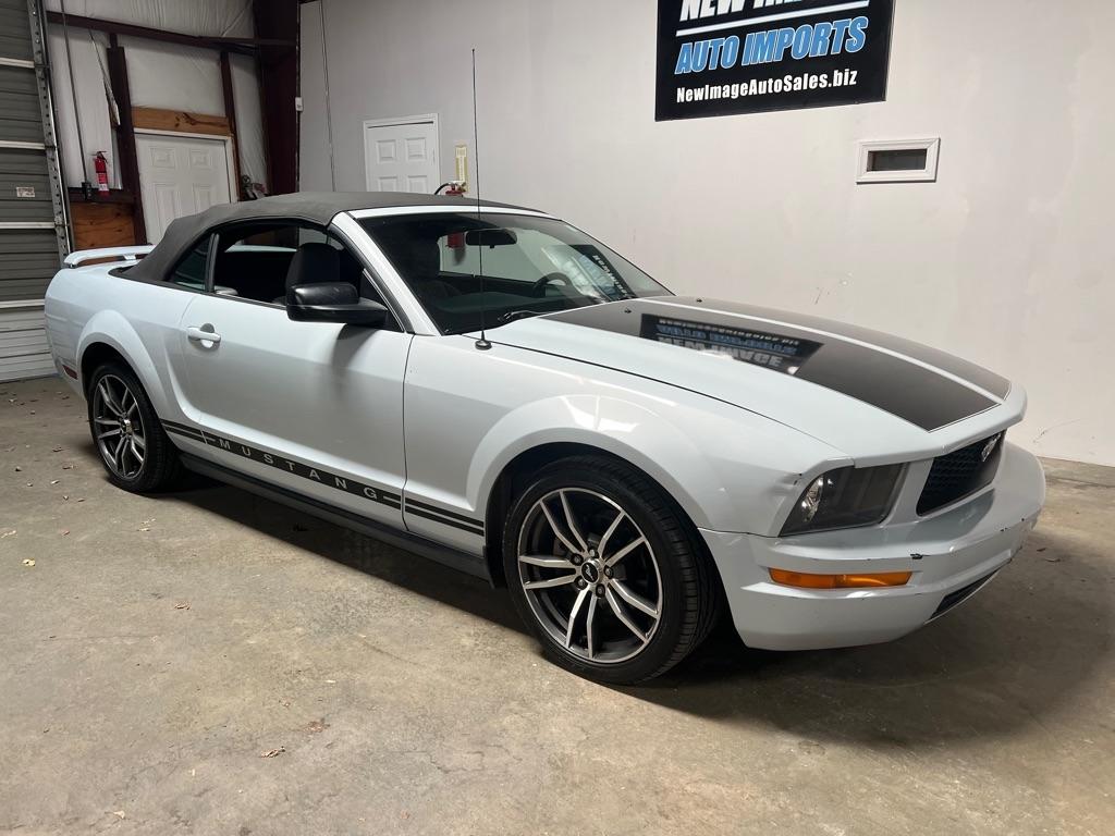 Ford Mustang 2dr Conv Deluxe 2005