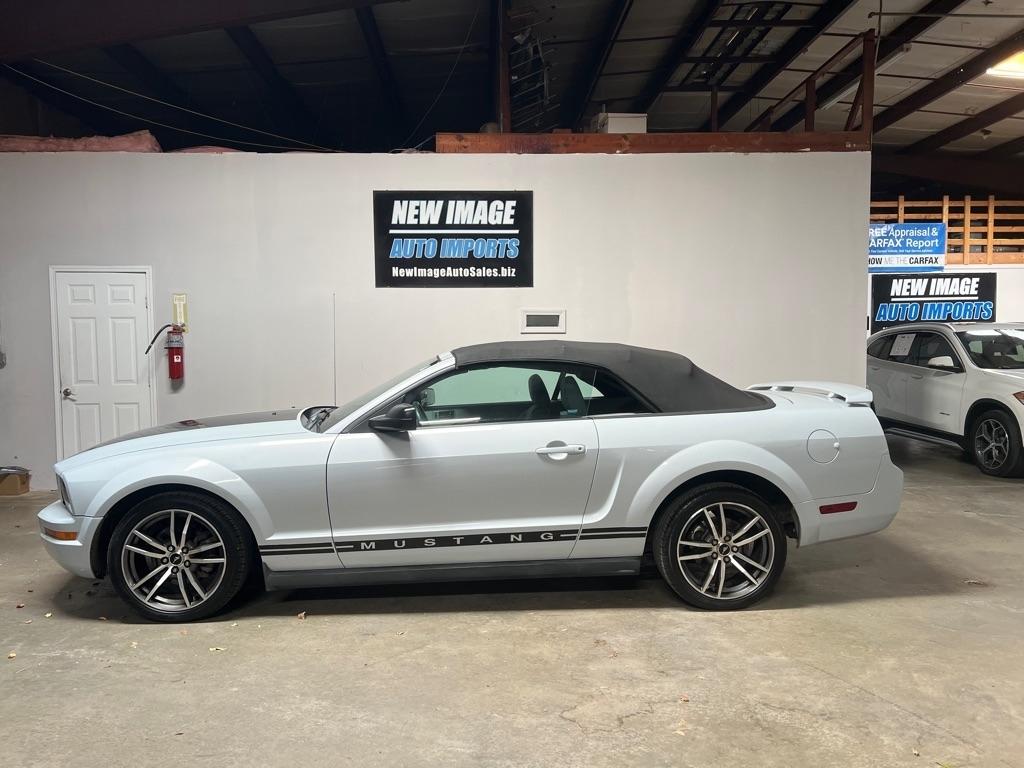Ford Mustang 2dr Conv Deluxe 2005