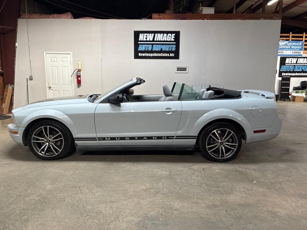 Ford Mustang 2dr Conv Deluxe 2005