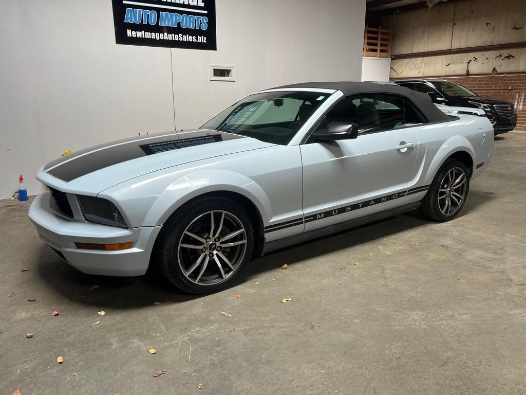 Ford Mustang 2dr Conv Deluxe 2005